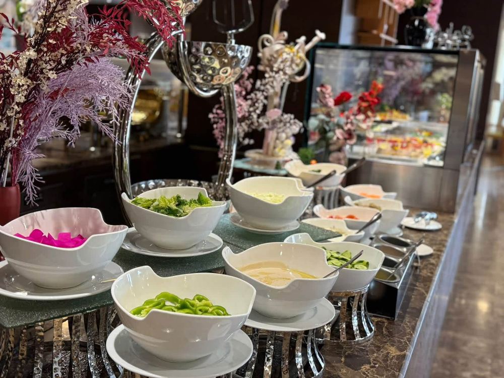 طاولة سلطات متنوعة